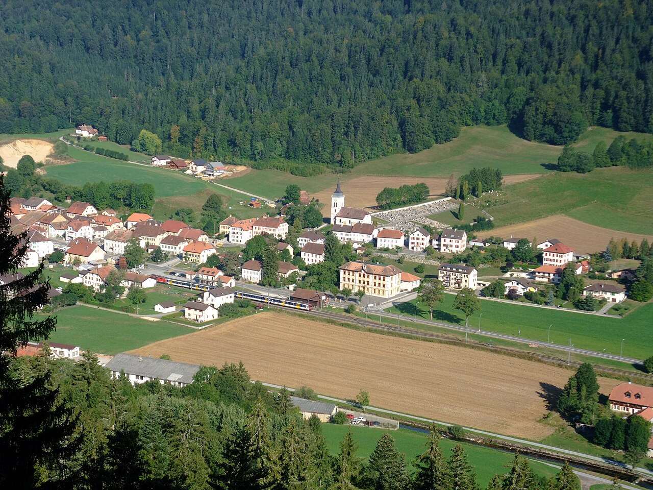 Vue du village de Buttes.