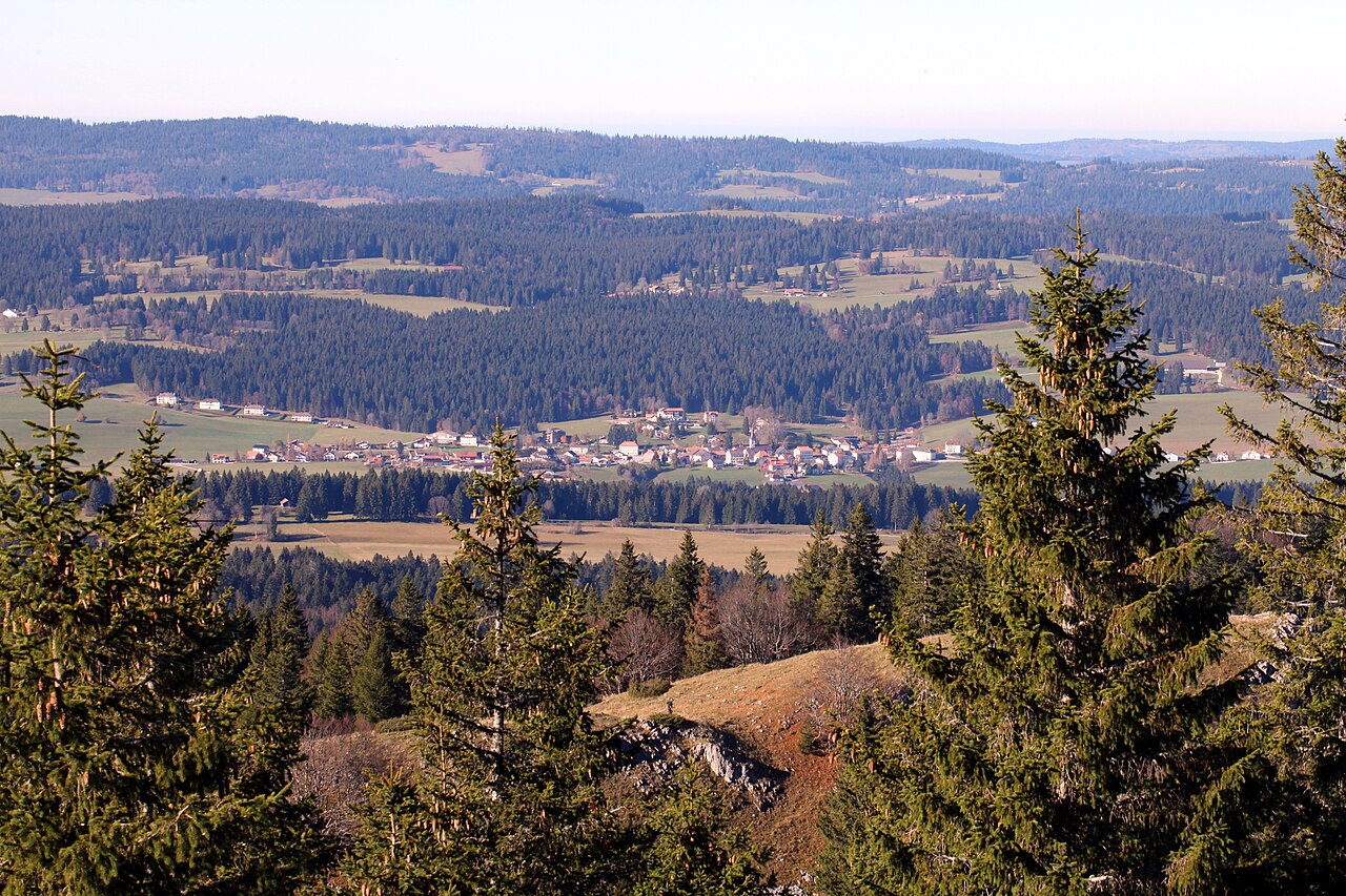 La Côte-aux-Fées depuis le Cochet.