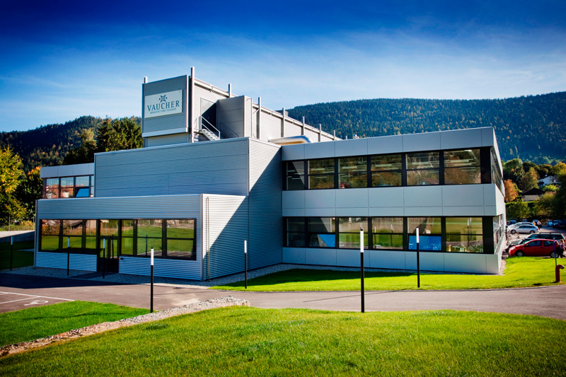 Bâtiment de Vaucher Manufacture Fleurier, photographie publiée sur Wikimedia Commons.