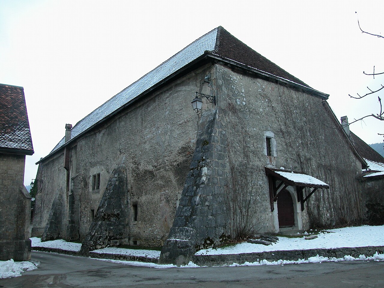 Le prieuré Saint-Pierre de Môtiers.
