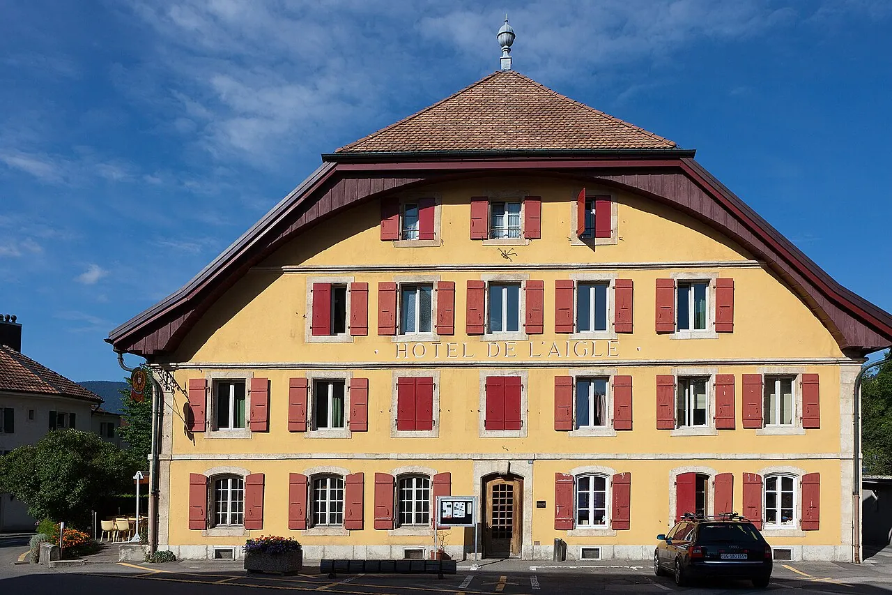 Façade de l’Hôtel de l’Aigle sur la Grand-Rue à Couvet.