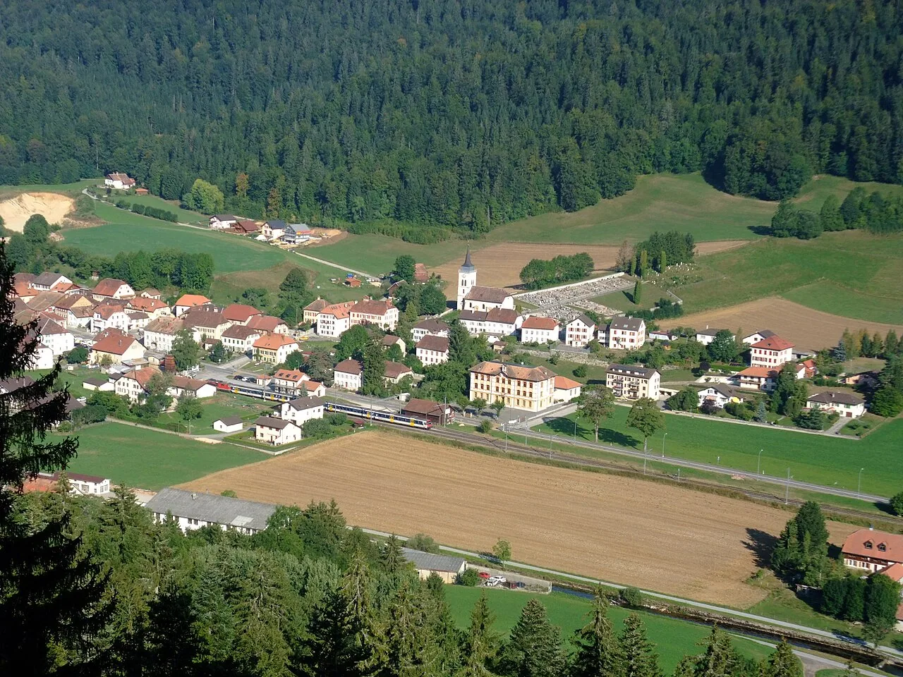 Vue du village de Buttes.