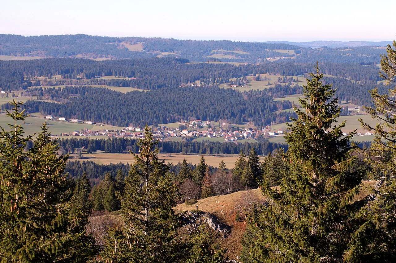 La Côte-aux-Fées depuis le Cochet.