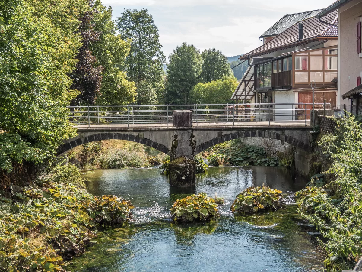 Pont au-dessus de l’Areuse à Saint-Sulpice, au Val-de-Travers.